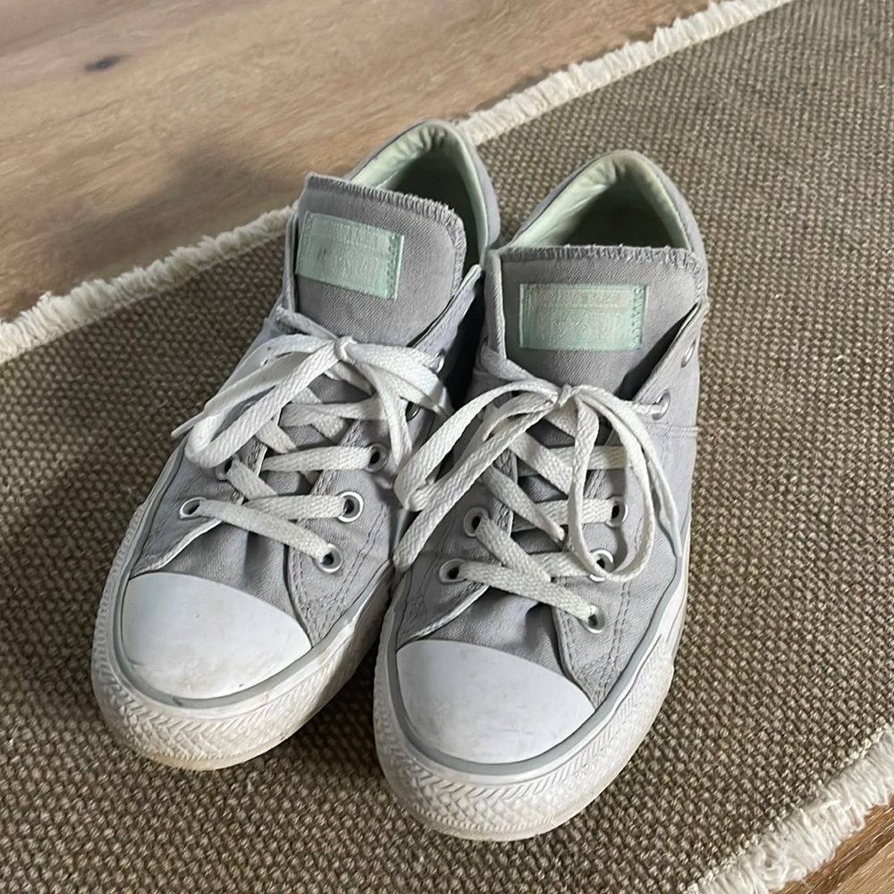 Women’s Converse Sneakers, size US 10.